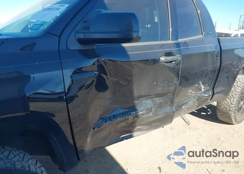 2017 Toyota Tundra Sr5 5.7L V8 z USA, uszkodzony, nr VIN 5TFUW5F12HX672352